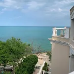 Apartment On The Near The Sea *
