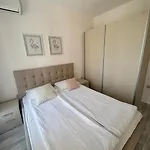 Apartment On The Near The Sea Warna