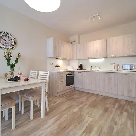 Apartament On The Near The Sea Warna